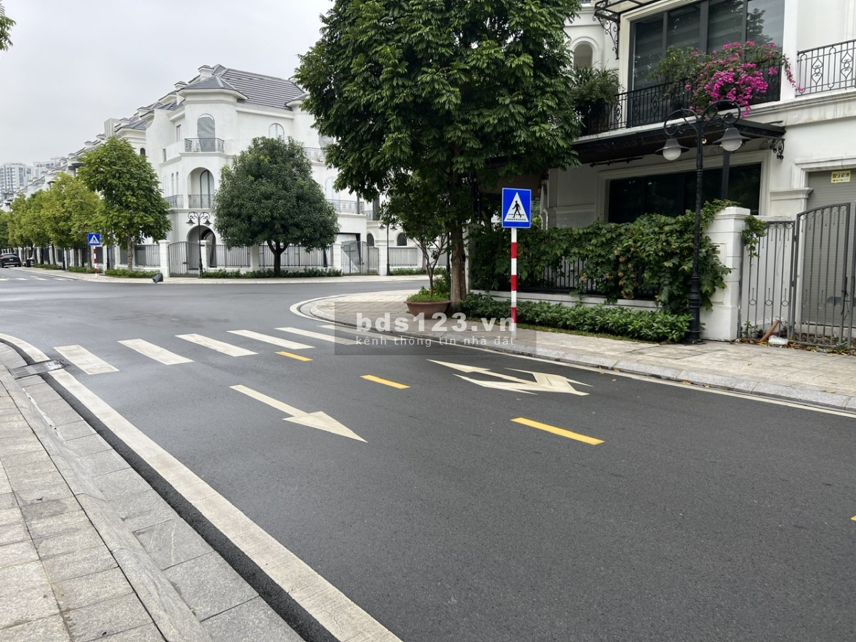Biệt thự song lập cạnh góc view công viên Đảo Ngọc Trai nhỏ 33.8 tỷ Vin Gia Lâm, HN (0985941715)