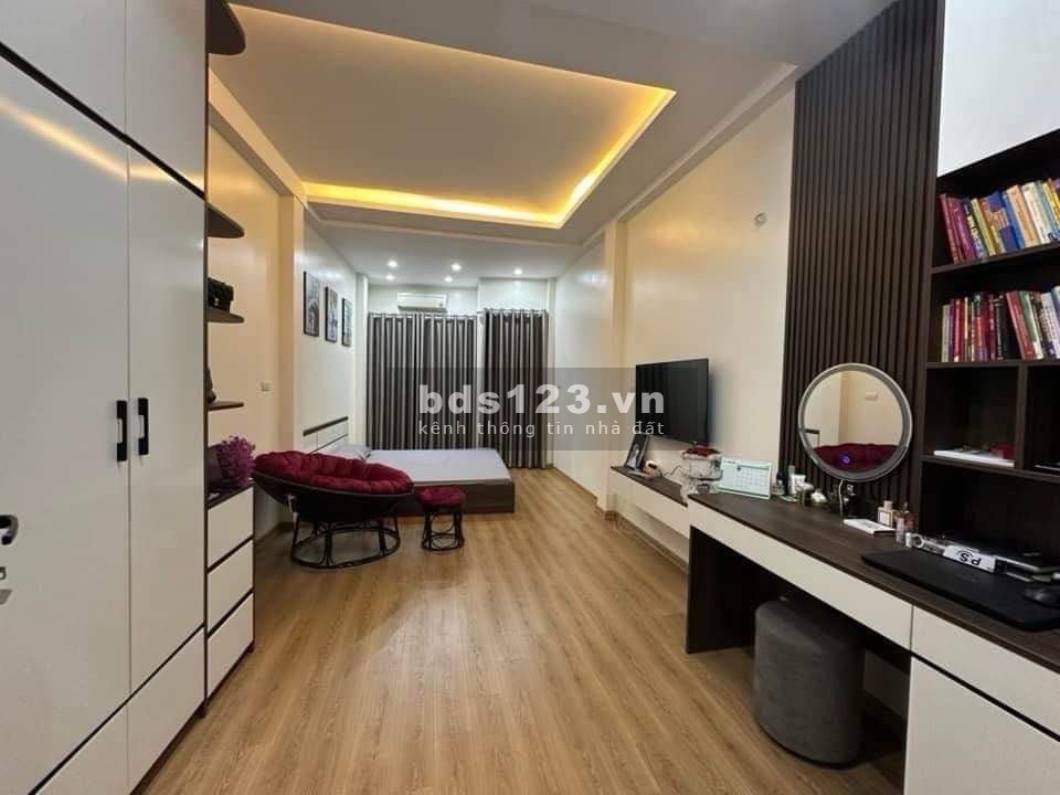 Cần bán nhà Ngũ Nhạc Hoàng Mại diện tích 35m2, 5 tầng, 5.2 tỷ.