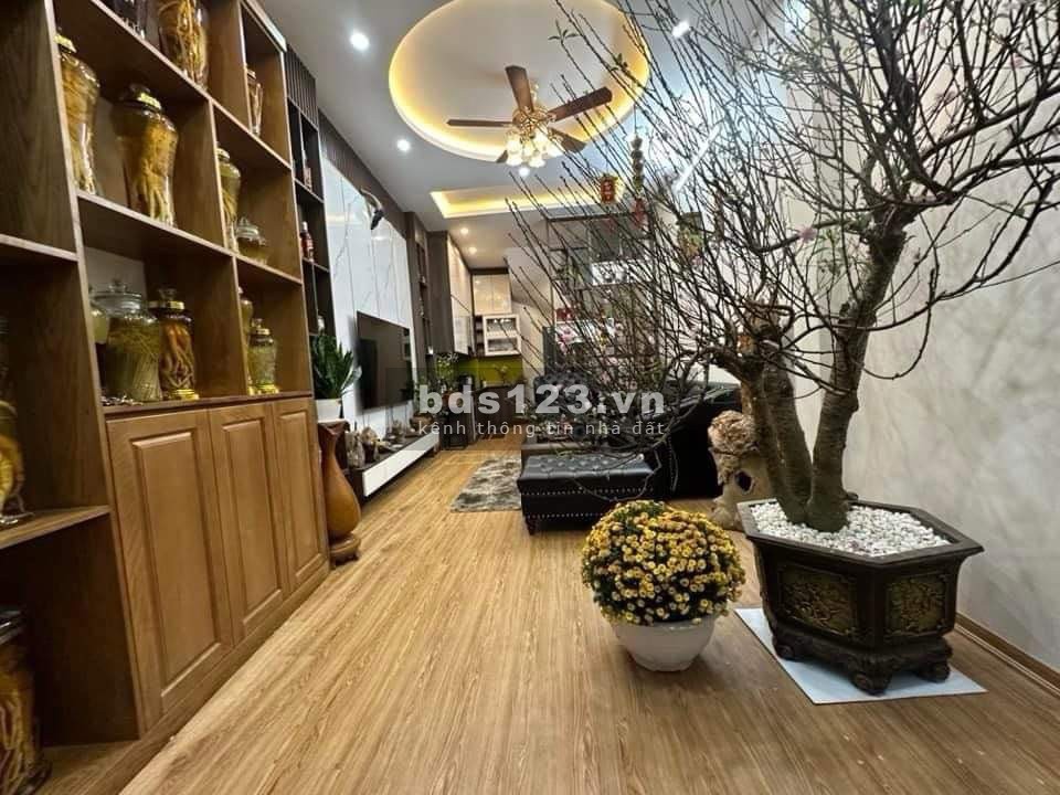 Cần bán nhà Ngũ Nhạc Hoàng Mại diện tích 35m2, 5 tầng, 5.2 tỷ.