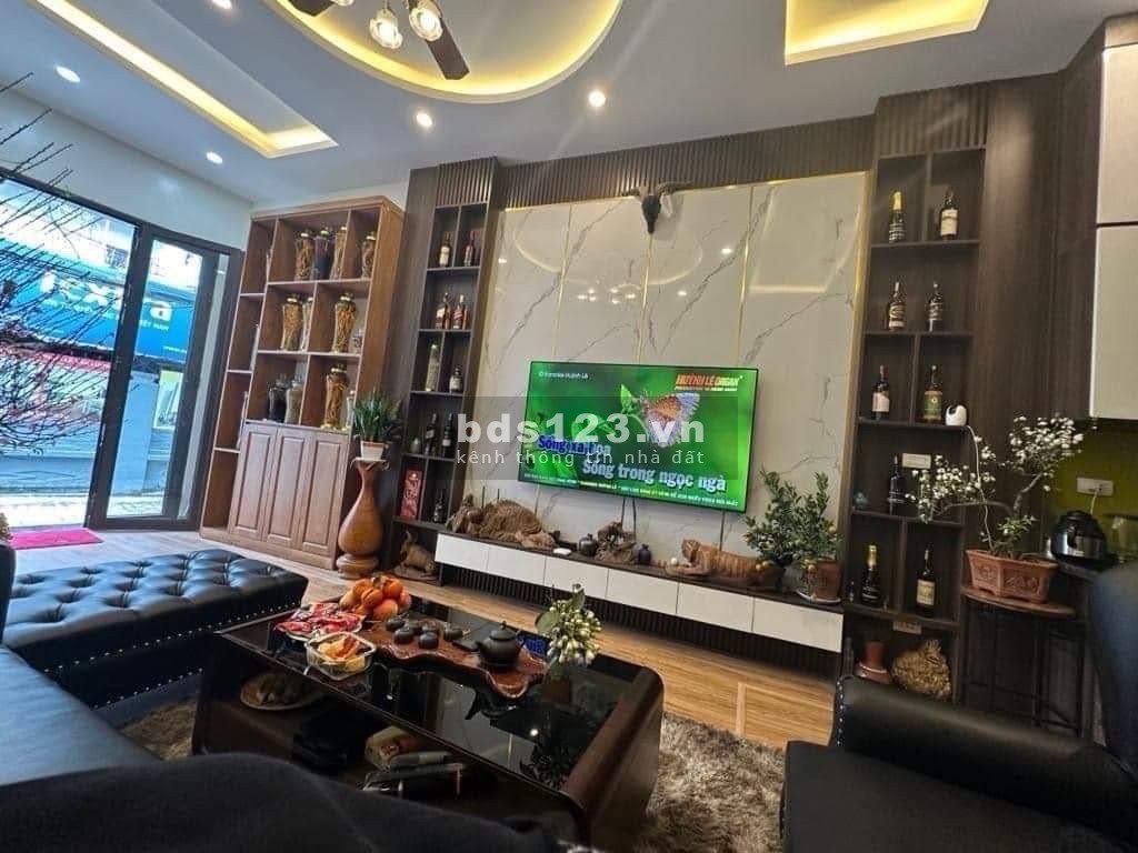 Cần bán nhà Ngũ Nhạc Hoàng Mại diện tích 35m2, 5 tầng, 5.2 tỷ.
