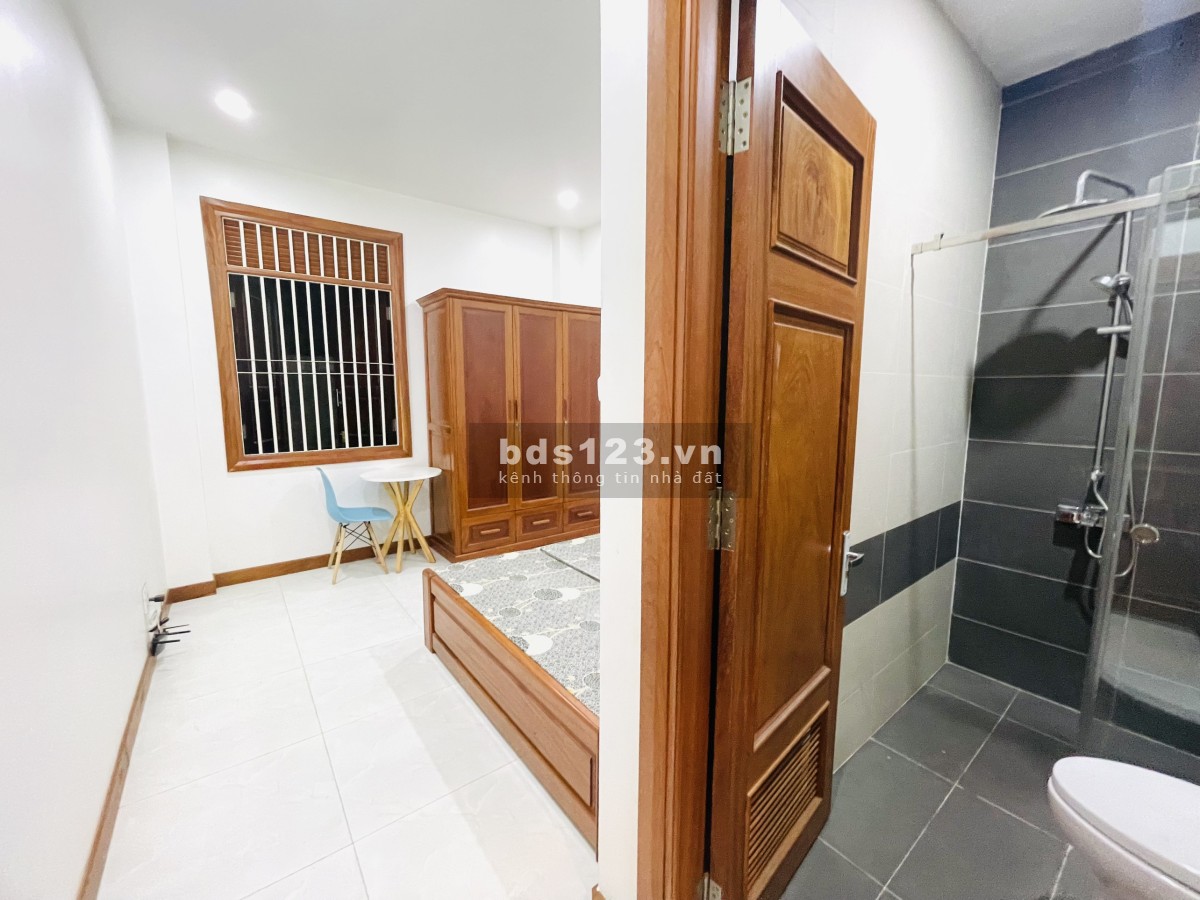 Tầng 2 - Ban công. CHDV đẹp thoáng, sạch
