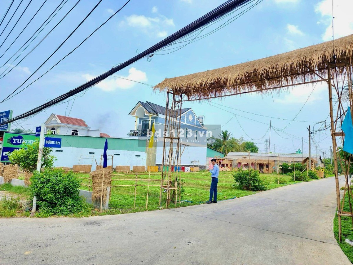 Lô góc 2 mặt tiền NguyễnTthị Rành, Nhuận Đức 7.61X26.97 thổ cư giá 3 tỷ xxx gần Vành Đai 4