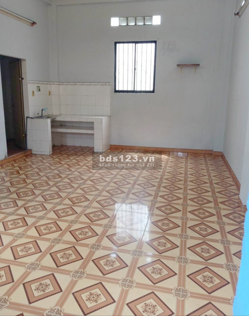 Cho thuê lầu 1 có lối đi riêng quận Tân Phú sát chợ Tân Hương diện tích ngang 5 x dài 7 có ban công