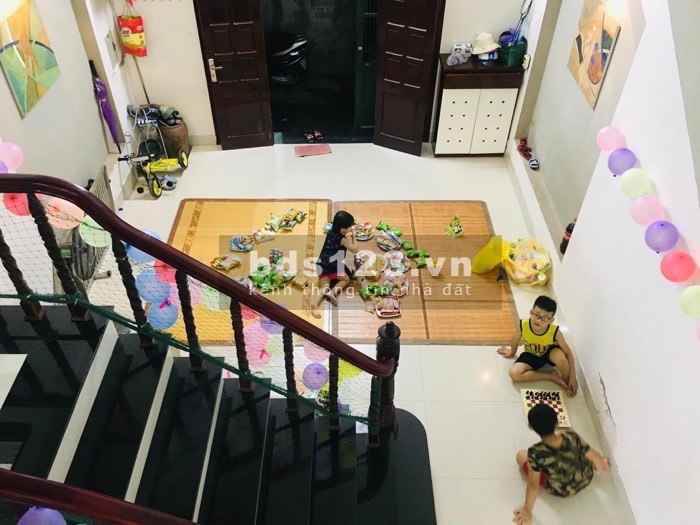 Tặng toàn bộ nội thất, nhà 4 tầng, 1 tum tại Kim Giang