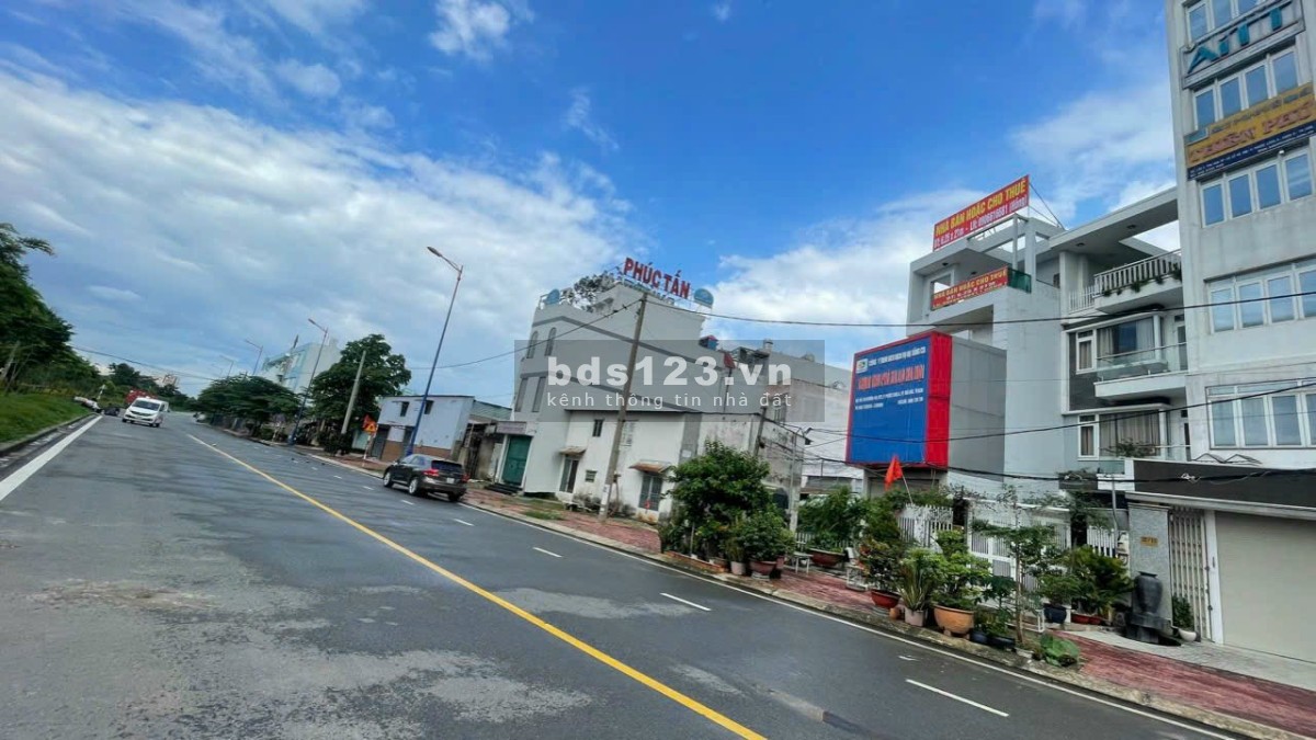 Cho thuê tòa nhà làm văn phòng mặt tiền đường Xa Lộ Hà Nội Quận Thủ Đức
