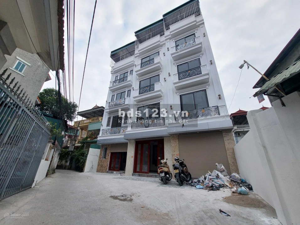Bán nhà Sài Đồng giá 3.1 tỷ ô tô tránh diện tích 34m2, MT 4m, lô góc