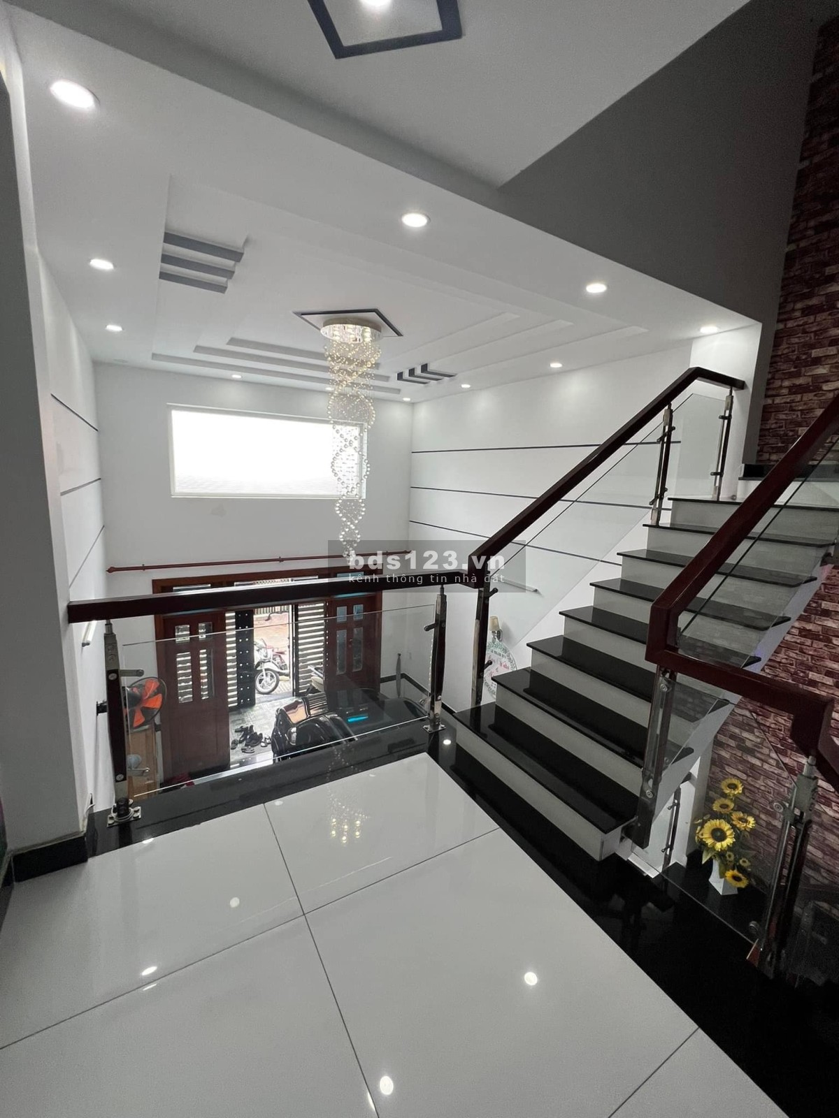 Chủ nhà BÁN GẤP, Nhà Q3, đường 2 Bà Trưng, 1trệt 2 lầu. 3PN, siêu đẹp 61m2 BÁN RẺ chỉ 4ty2