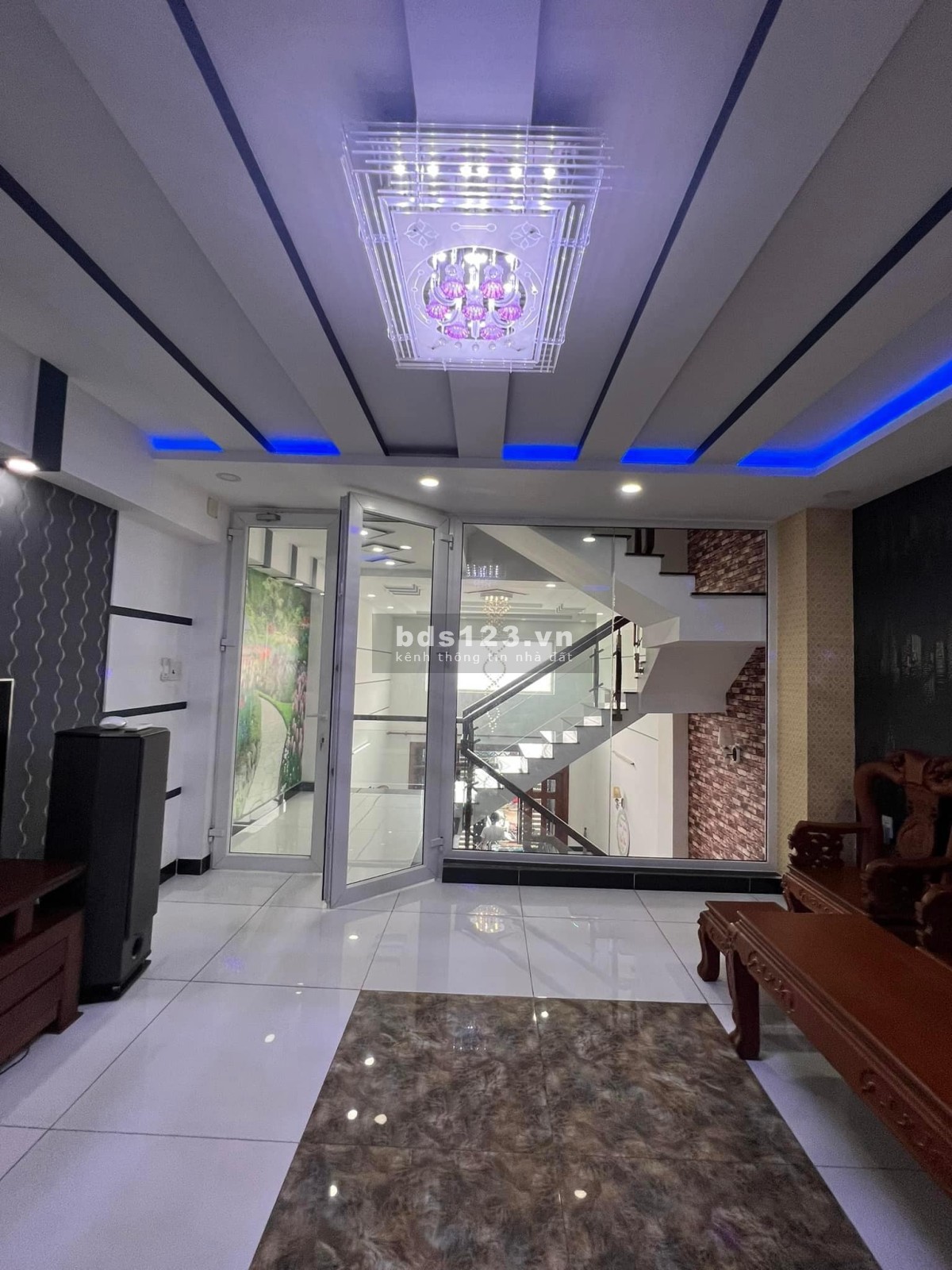 Chủ nhà BÁN GẤP, Nhà Q3, đường 2 Bà Trưng, 1trệt 2 lầu. 3PN, siêu đẹp 61m2 BÁN RẺ chỉ 4ty2