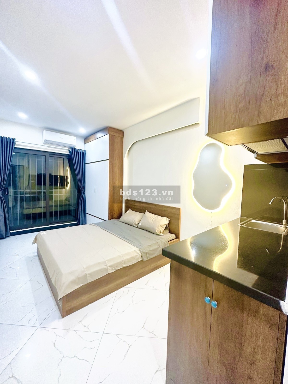 CCMN Triều Khúc lô góc mặt ngõ thông 8T 50M2 13PKK giá 8 tỷ. LH MR Điệp 0379283456
