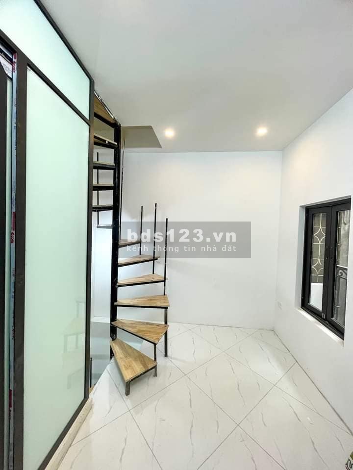 Bán nhà gần đường ô tô Tân Mai, Hoàng Mai 12m, 4 tầng, mt 3.1m, giá 1.65 tỷ.