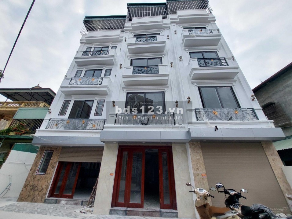 Bán nhà Sài Đồng giá 3.1 tỷ ô tô tránh diện tích 34m2, MT 4m, lô góc