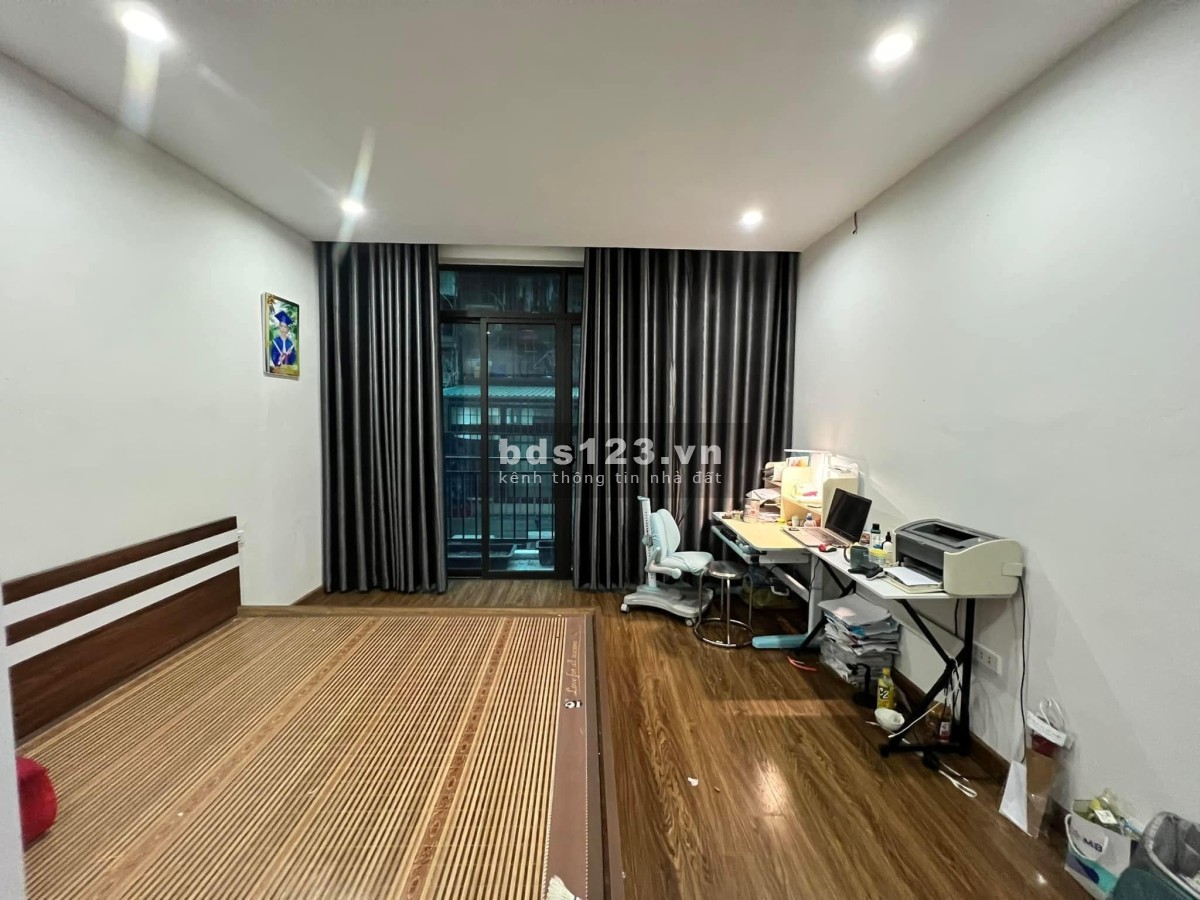 Nhà Ngõ gần hồ Phương Mai Đống Đa - Kinh doanh cực tốt 44m2 x 5 Tầng, MT 4m, Gia: 11.5 tỷ.