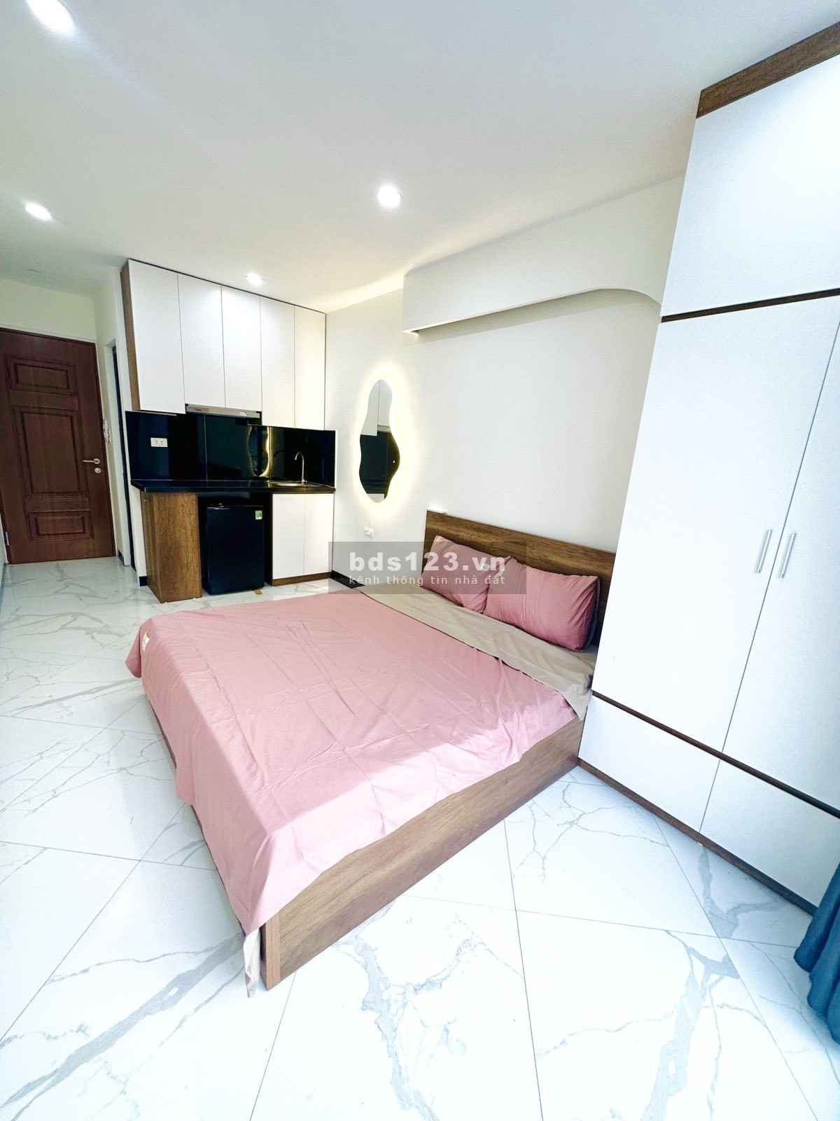 CCMN Triều Khúc lô góc mặt ngõ thông 8T 50M2 13PKK giá 8 tỷ. LH MR Điệp 0379283456
