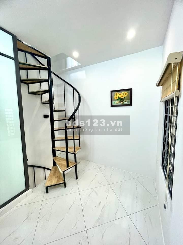 Bán nhà gần đường ô tô Tân Mai, Hoàng Mai 12m, 4 tầng, mt 3.1m, giá 1.65 tỷ.