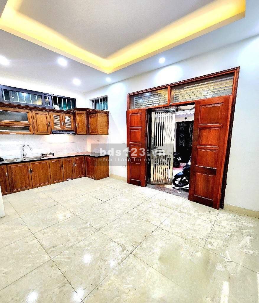 Bán nhà cực kiếm Minh Khai chỉ 20m ra mặt phố, 40m2, 5 tầng