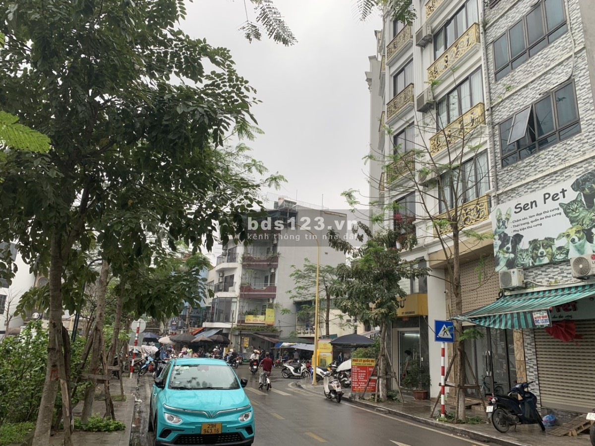 Bán lô đất mặt hồ Linh Quang, mặt phố Văn Chương 2: 418m2, mt 11,6m, giá 70 tỷ.