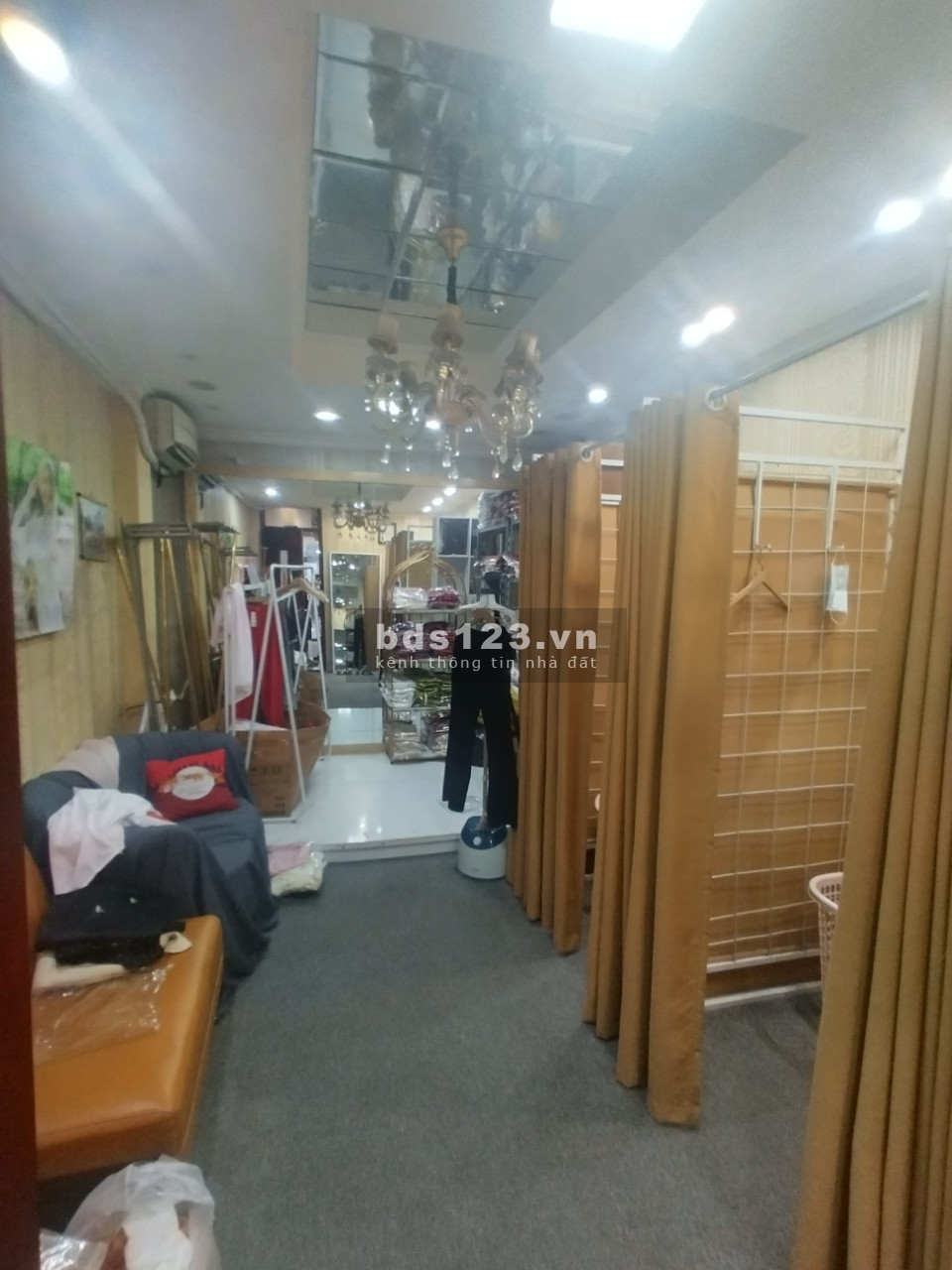 Cho thuê 3 hoặc 4 tầng. Nhà phố Yên Lãng. 70m2 mỗi tầng