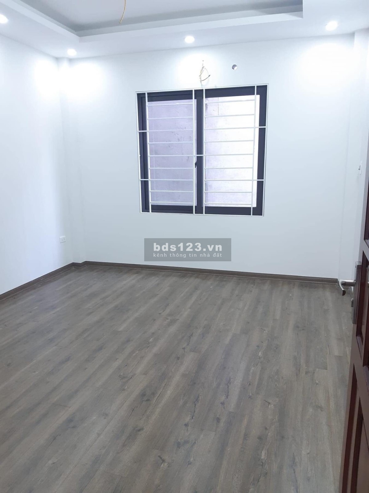 Giải cưu nhà siêu rẻ, vị trí đẹp, gaanftrung kính - Cầu Giấy, 50M2 hơn 8 tỷ