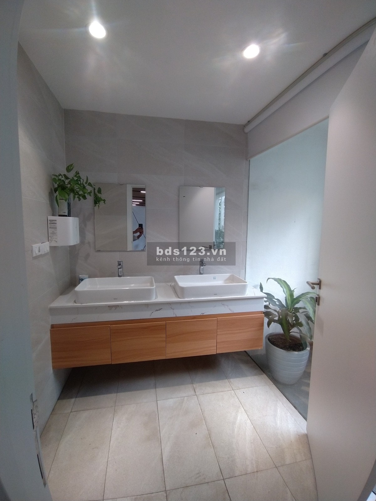 BQL cho thuê văn phòng chuyên nghiệp tầng 2 Xuân Phong bulding Kim Mã, 24TR/90M