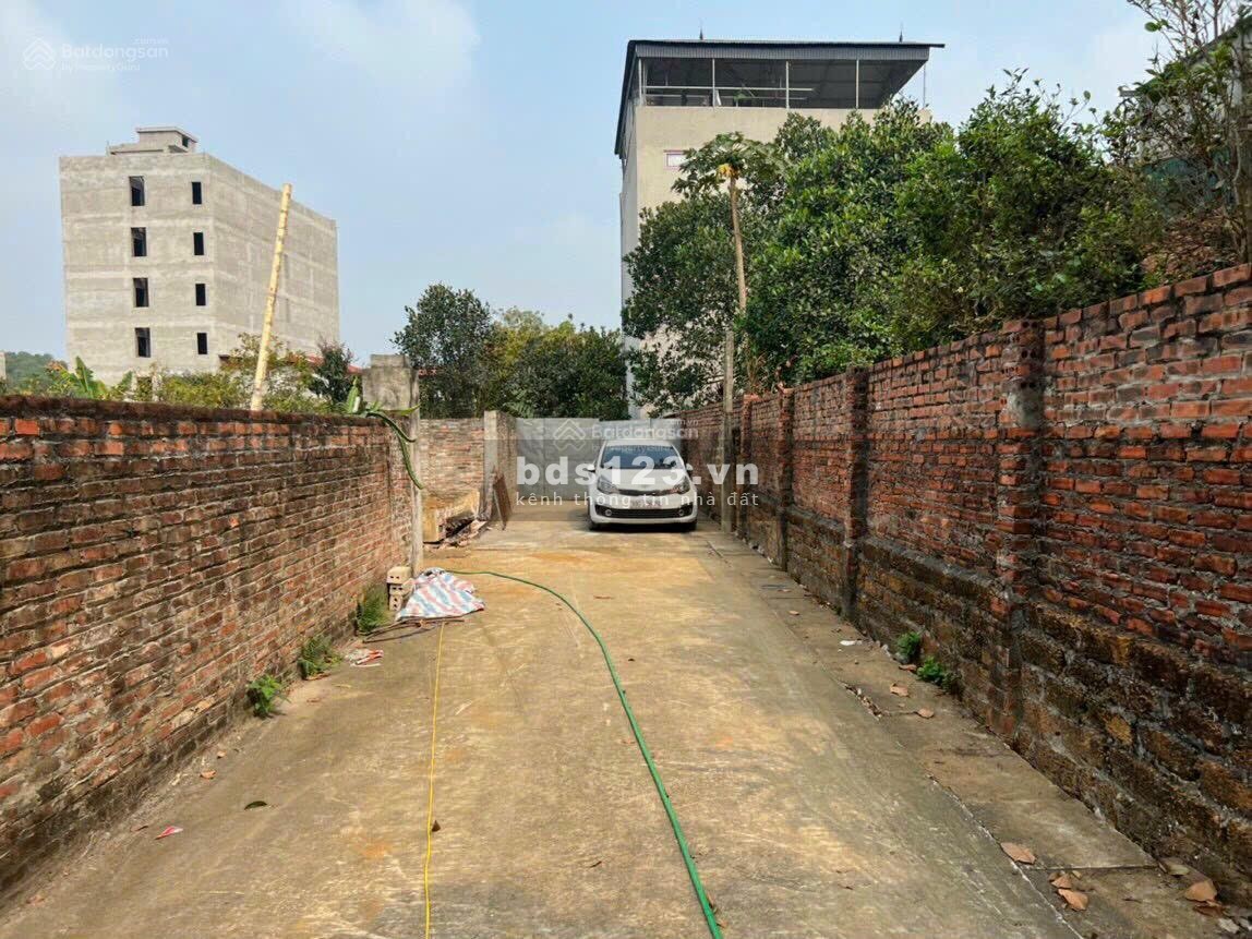 Nhà em có 1 suất ngoại giao rẻ hơn 200tr. Lô góc 2 mặt tiền. Đất đối diện cổng trường ĐH Quốc Gia