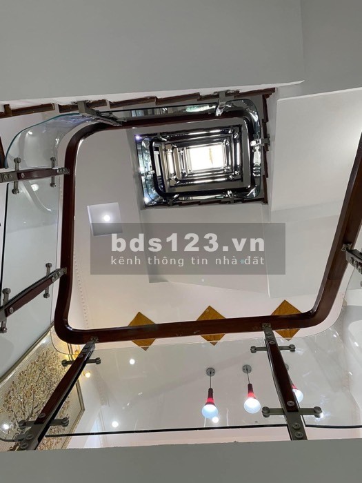Bán nhà gần Đại học Ngoại thương, mặt phố, ô chờ thang máy, nở hậu, 65Mx6T, nhỉnh 18 tỷ
