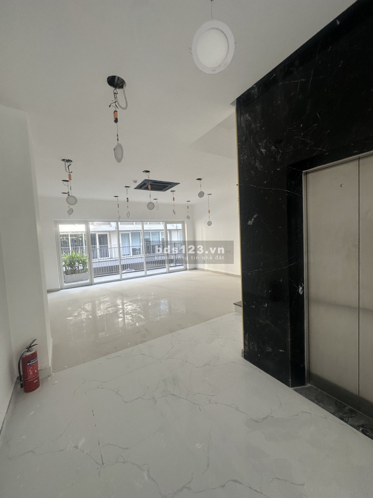 Cho thuê Nhà phố Shop sala 500m2 thang máy, 4 tầng giá 4000$