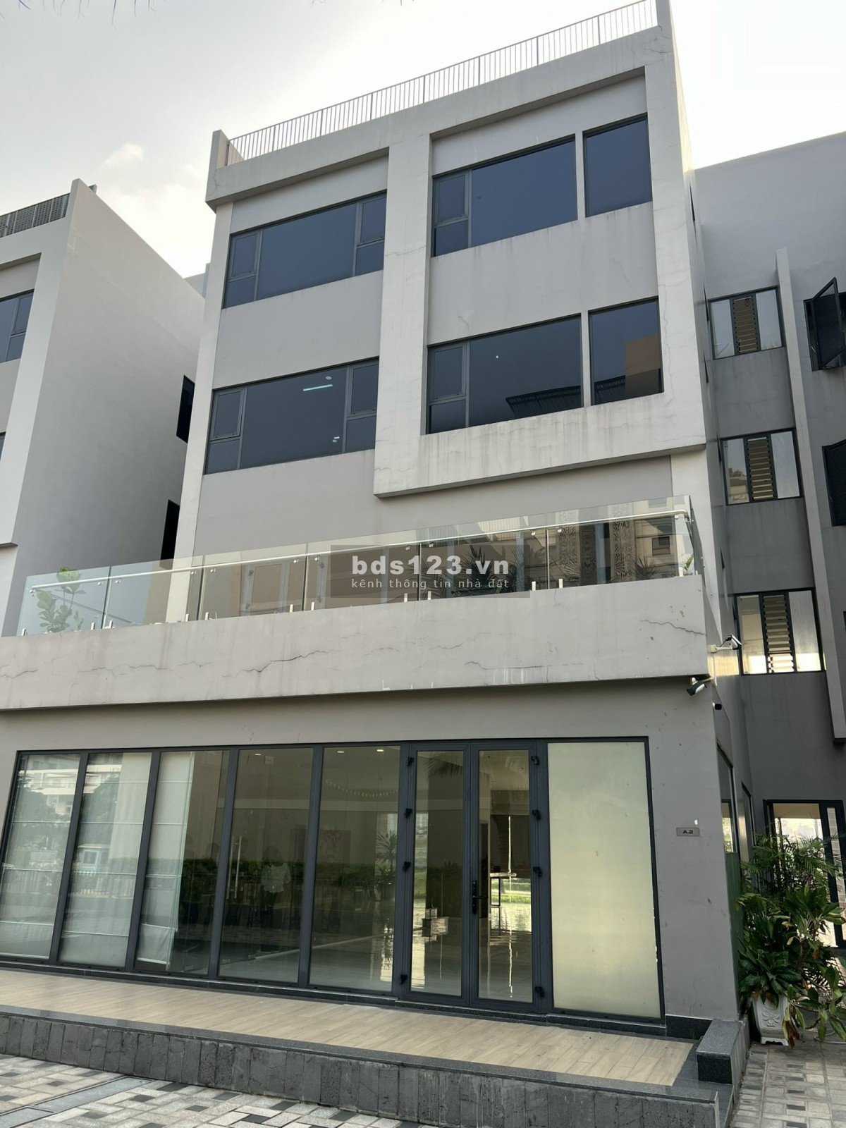 Cho thuê shophouse lakeview sala 10.000$ Sử dụng 900m2