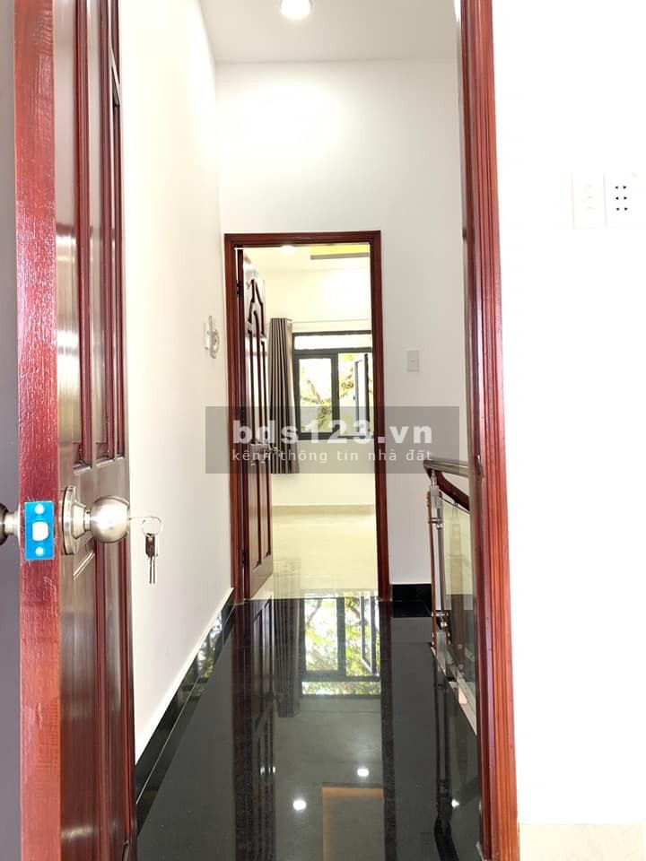 Cần bán gấp nhà 6x10m, 1 trệt 1 lầu. Nhật Tảo, phường 12, Quận 10