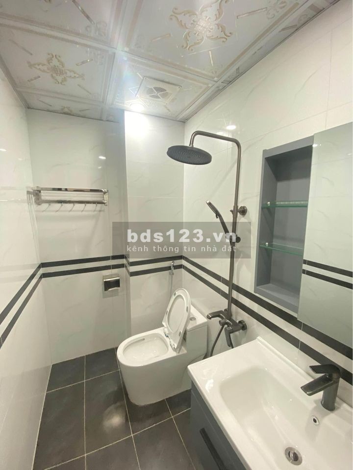 Bán nhà trung tâm Quận Bắc Từ Liêm 7 tầng mới đẹp + thang máy giá chỉ 6 tỷ đồng