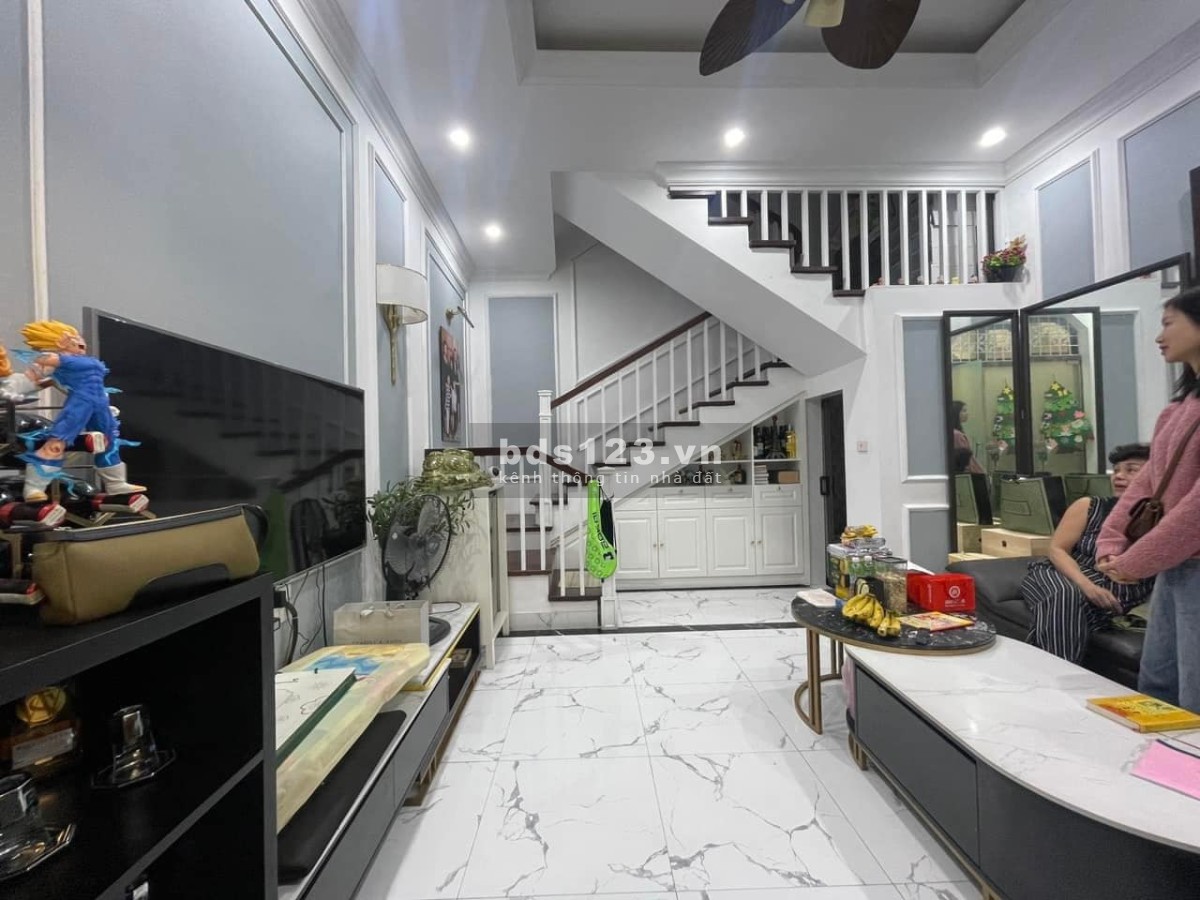 Nhà phố Linh Quang, Đống Đa, 38m2 x 5 tầng, lô góc, giá 6,5 tỷ ô tô đỗ cửa