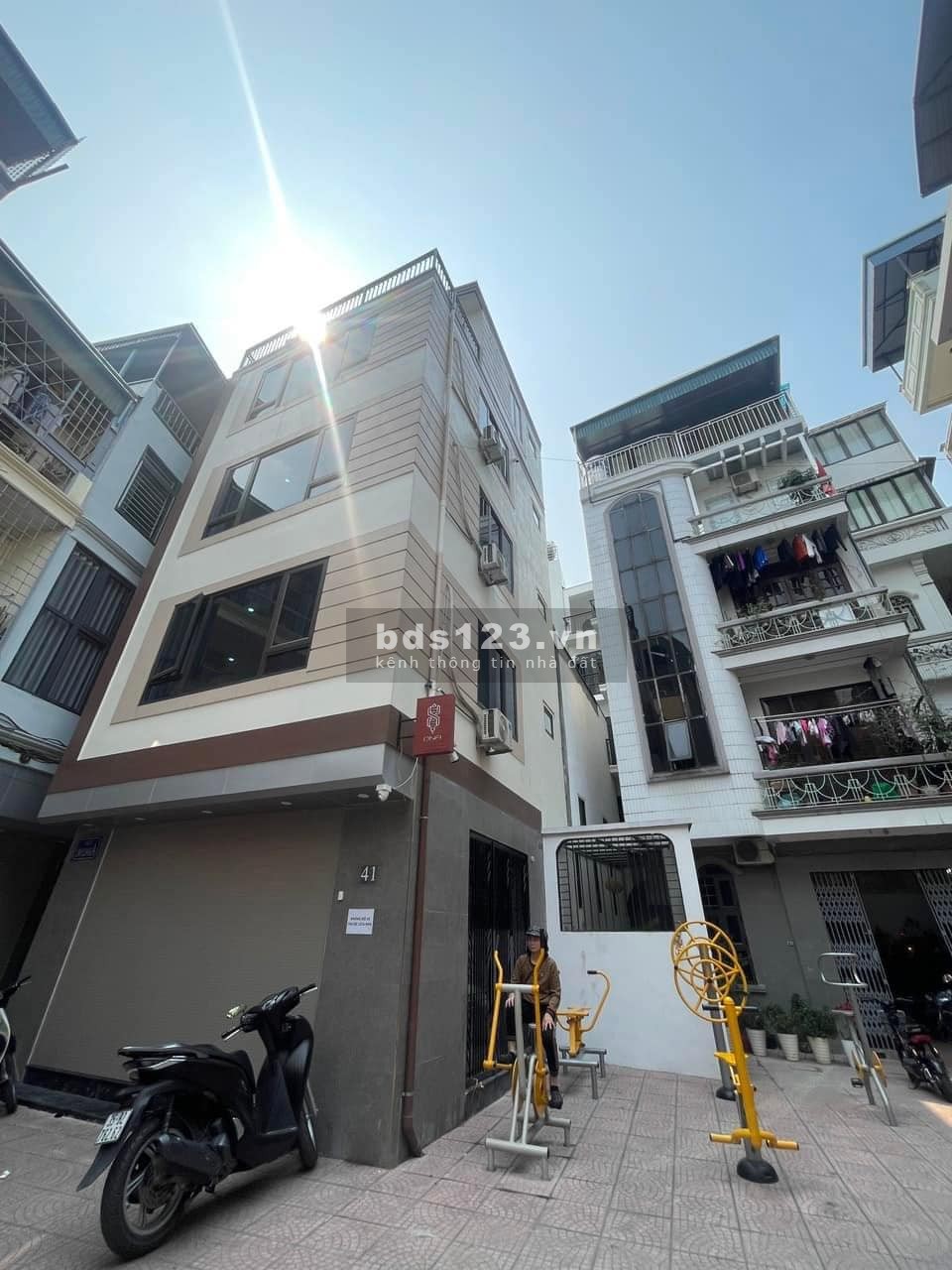 Nhà phố Linh Quang, Đống Đa, 38m2 x 5 tầng, lô góc, giá 6,5 tỷ ô tô đỗ cửa