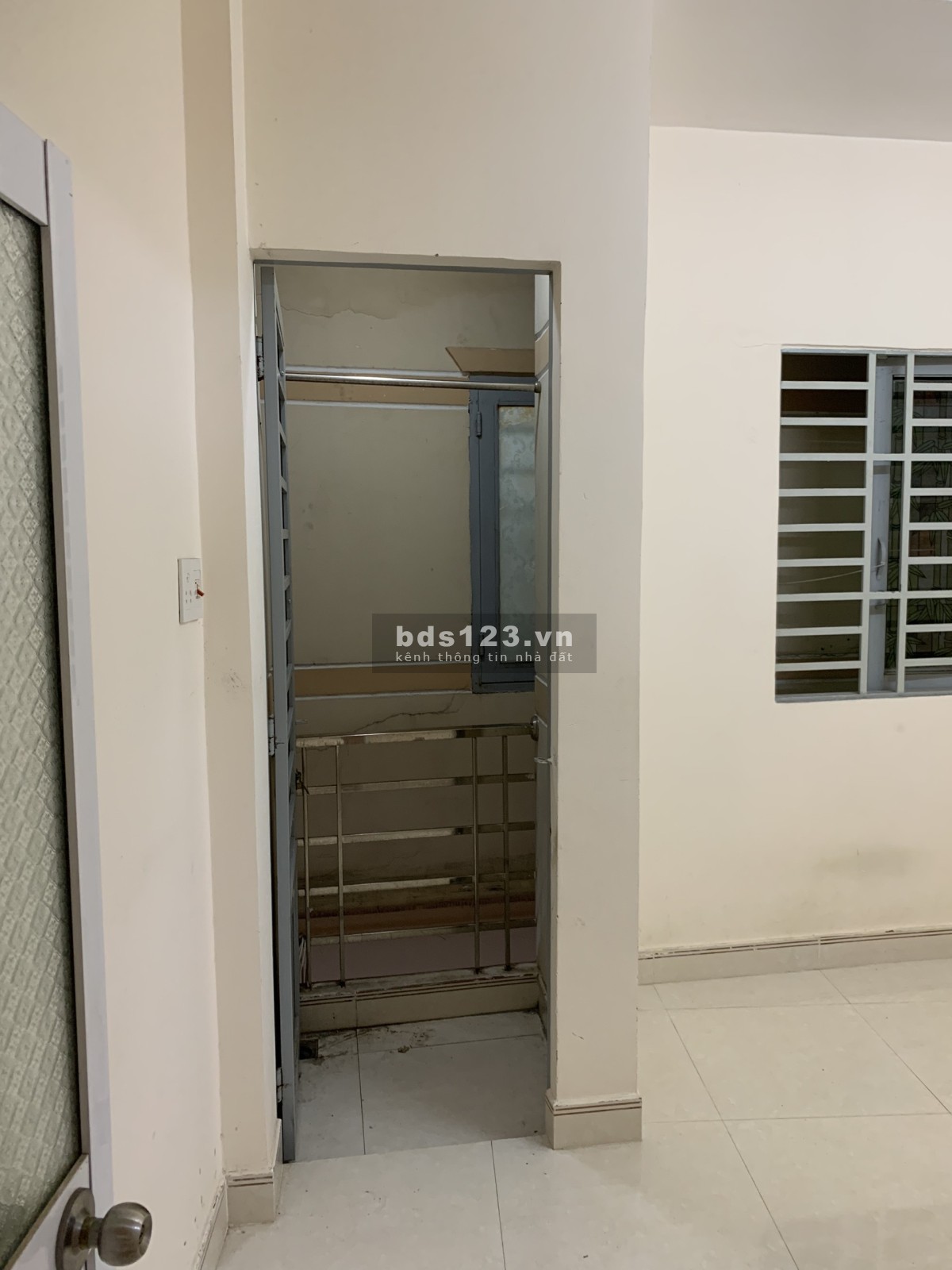 Bán ngôi nhà nhỏ, 2 phòng ngủ, 2 WC.