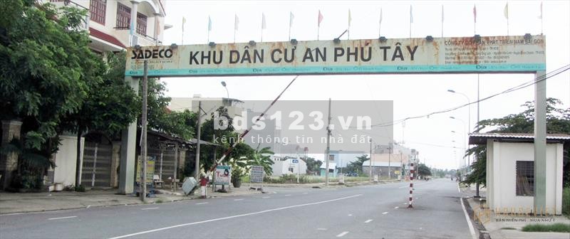 Bán nhà ngay gần chợ Hưng Long Bình Chánh, giá 780tr, shr chính chủ