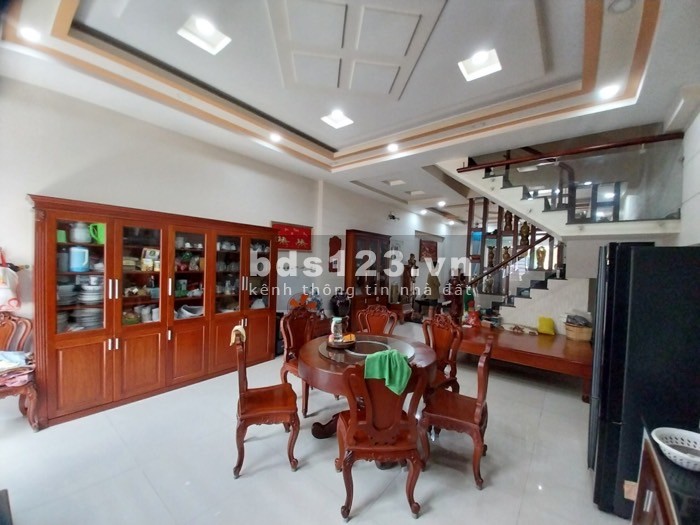 Bán nhà mới, giá 7.5 tỷ, 2 mặt tiền, đường xe tải lớn tránh nhau, có lề đường trước nhà