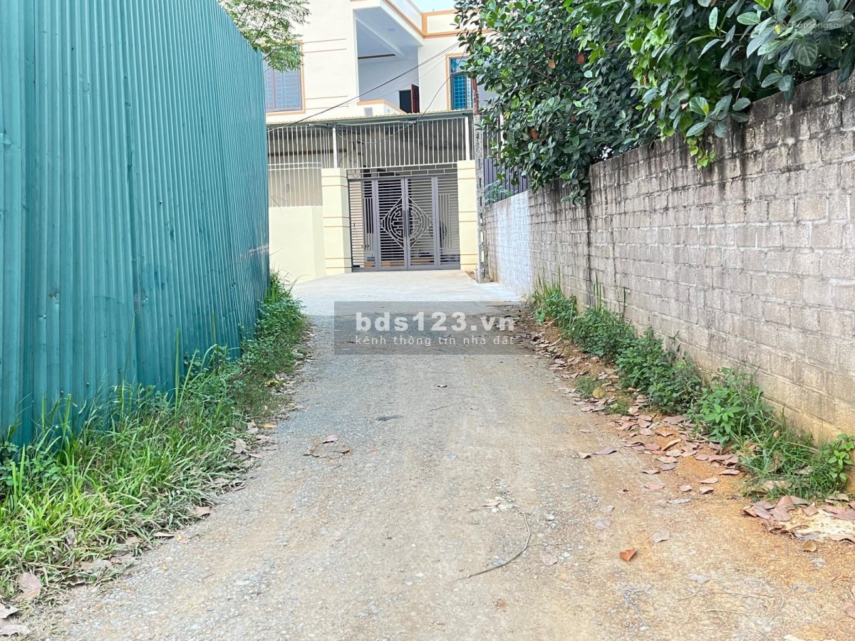 Chính chủ em cần tiền bán gấp lô 70m2 sát hồ, hướng Đông Nam giá chỉ nhỉnh 10tr Liên hệ: 0932811655