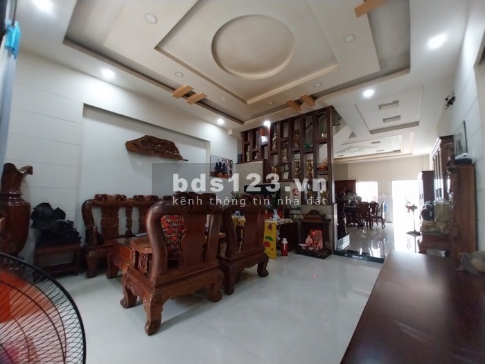 Bán nhà mới, giá 7.5 tỷ, 2 mặt tiền, đường xe tải lớn tránh nhau, có lề đường trước nhà