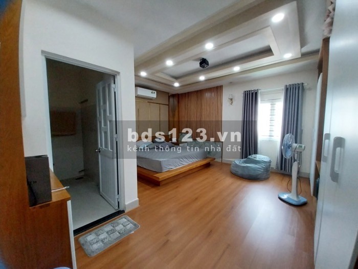 Bán nhà mới, giá 7.5 tỷ, 2 mặt tiền, đường xe tải lớn tránh nhau, có lề đường trước nhà