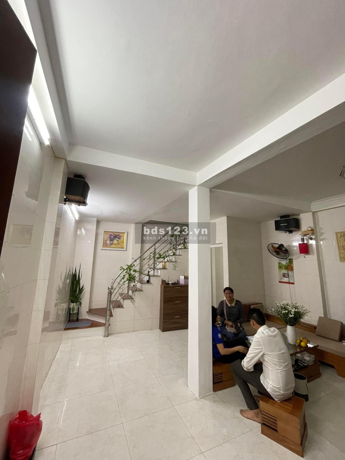 Bán nhà Mỹ Đình 43m2, mặt tiền 4.5m, ôtô đỗ cổng, chủ tự xây siêu chắc, gần chợ.