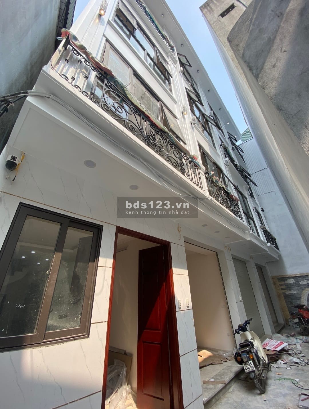 Siêu phẩm Kim Mã 30M2× 5 tầng chỉ hơn 5 tỷ - Gần phố cách ô tô 30M