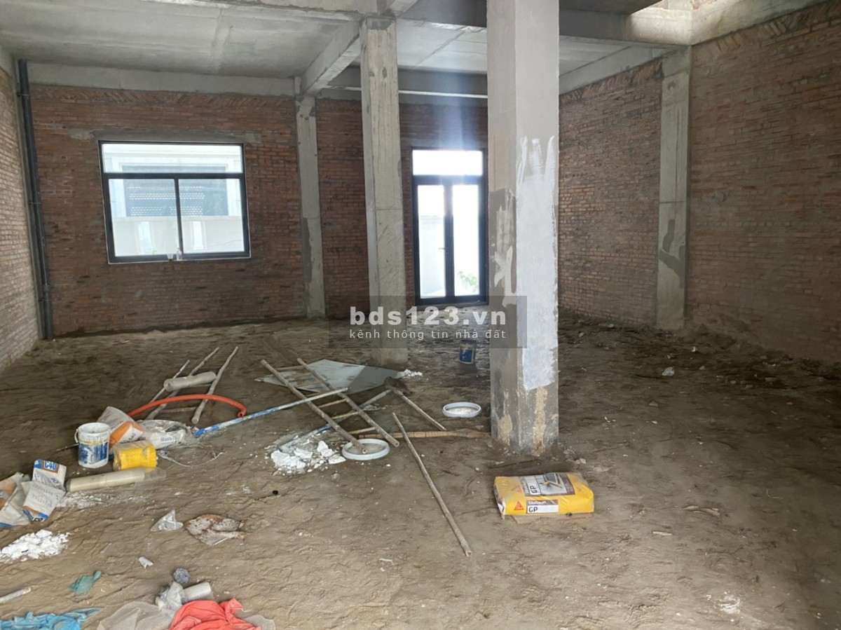 HOT Bán lỗ 3 tỷ nhà phố 180m2 Vinhomes Quận 9 với giá 22 tỷ BTP