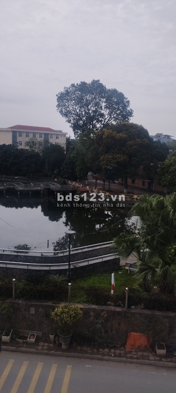 Bán gấp nhà mặt phố kinh doanh, view hồ, 2 mặt tiền, ngay cầu Phùng, 5 tầng, 62m2 nhỉnh 6 tỷ