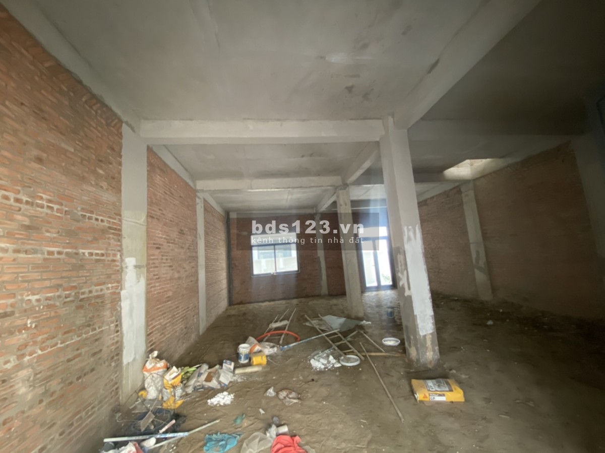 HOT Bán lỗ 3 tỷ nhà phố 180m2 Vinhomes Quận 9 với giá 22 tỷ BTP