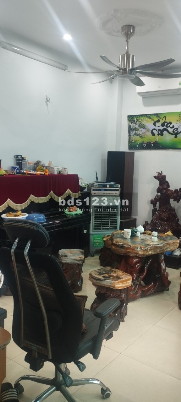 Bán gấp nhà mặt phố kinh doanh, view hồ, 2 mặt tiền, ngay cầu Phùng, 5 tầng, 62m2 nhỉnh 6 tỷ