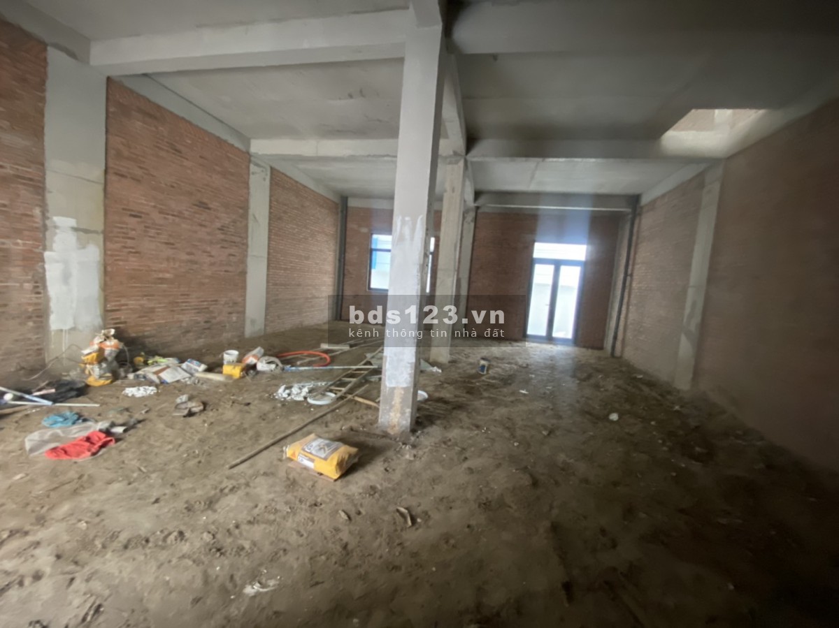 HOT Bán lỗ 3 tỷ nhà phố 180m2 Vinhomes Quận 9 với giá 22 tỷ BTP