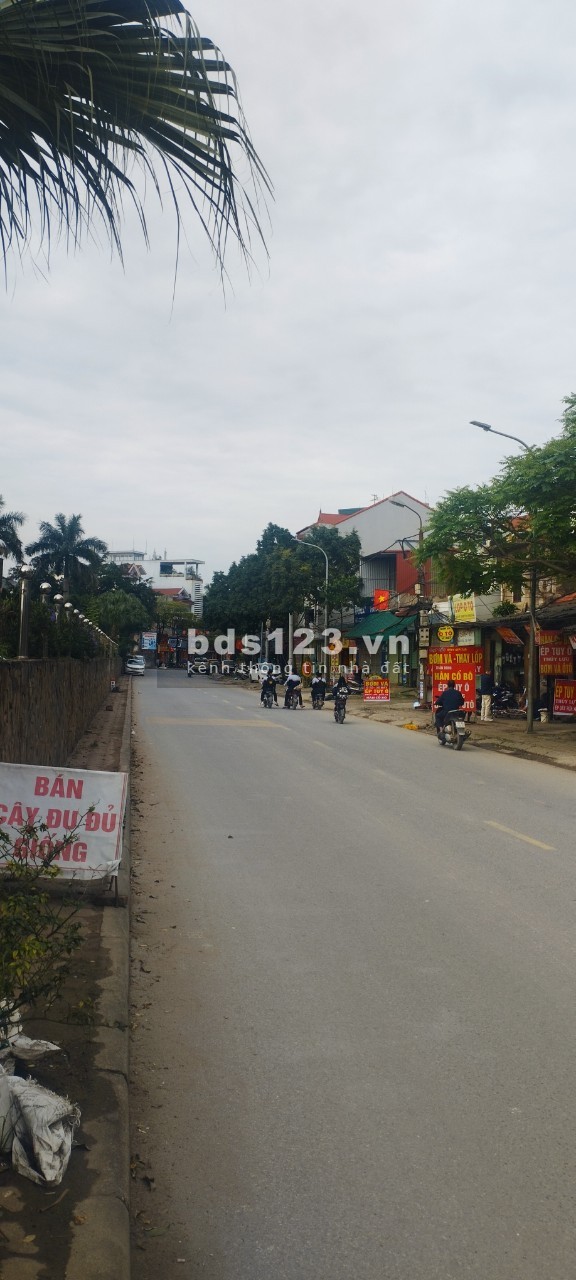 Bán gấp nhà mặt phố kinh doanh, view hồ, 2 mặt tiền, ngay cầu Phùng, 5 tầng, 62m2 nhỉnh 6 tỷ