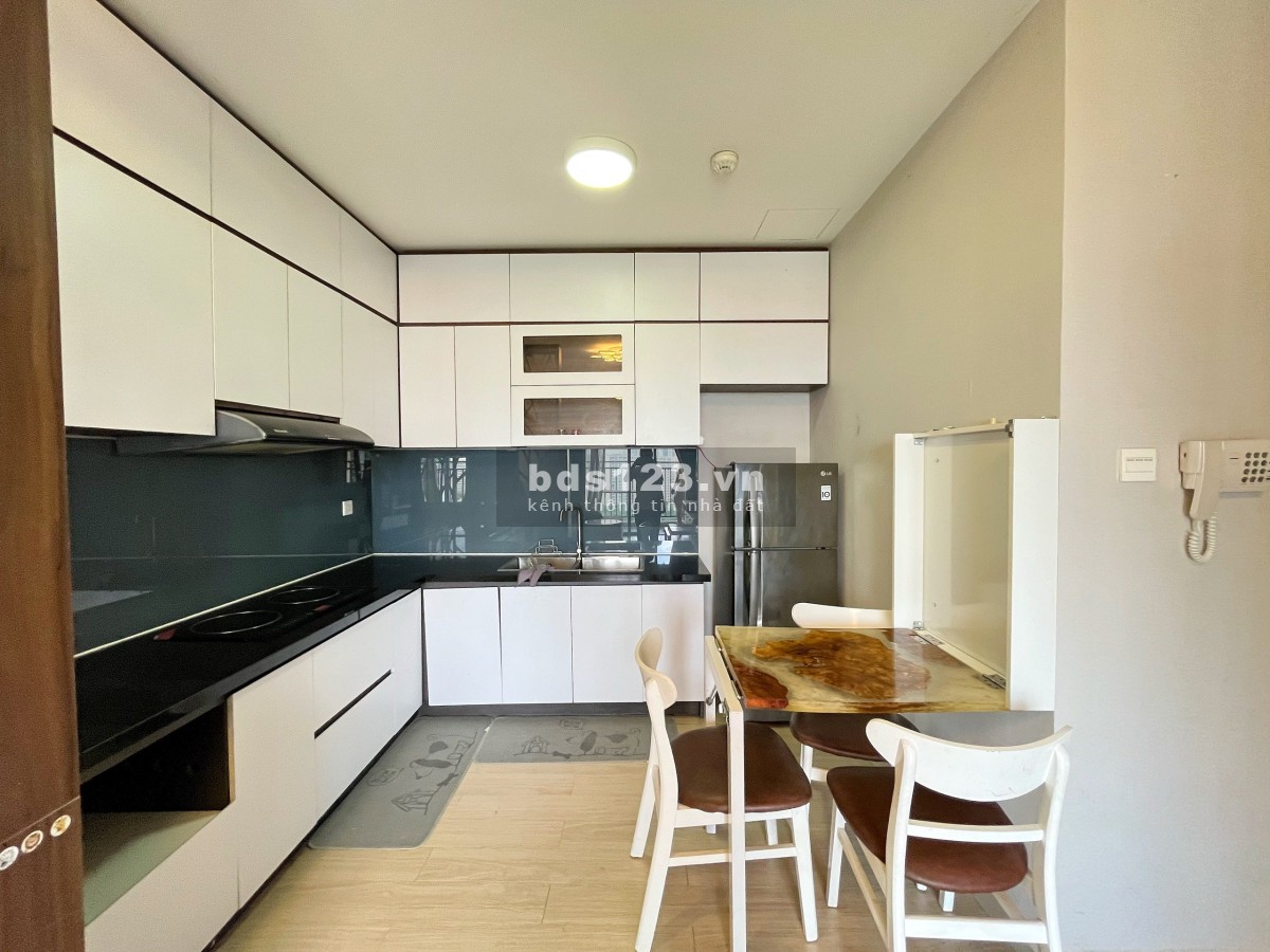 Bán 2pn Full nội thất giá rất tốt chỉ 4 tỷ ban công rộng thoáng 73m2 View Landmark 81