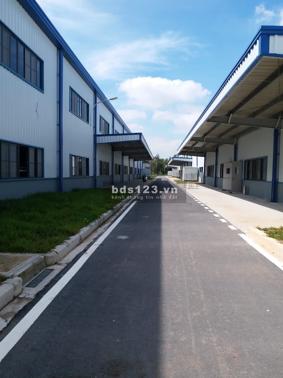 Công ty chúng tôi cần cho thuê nhà xưởng , kho bãi nằm trong KCN Đồng Văn- TP Hà Nam giá rẻ
