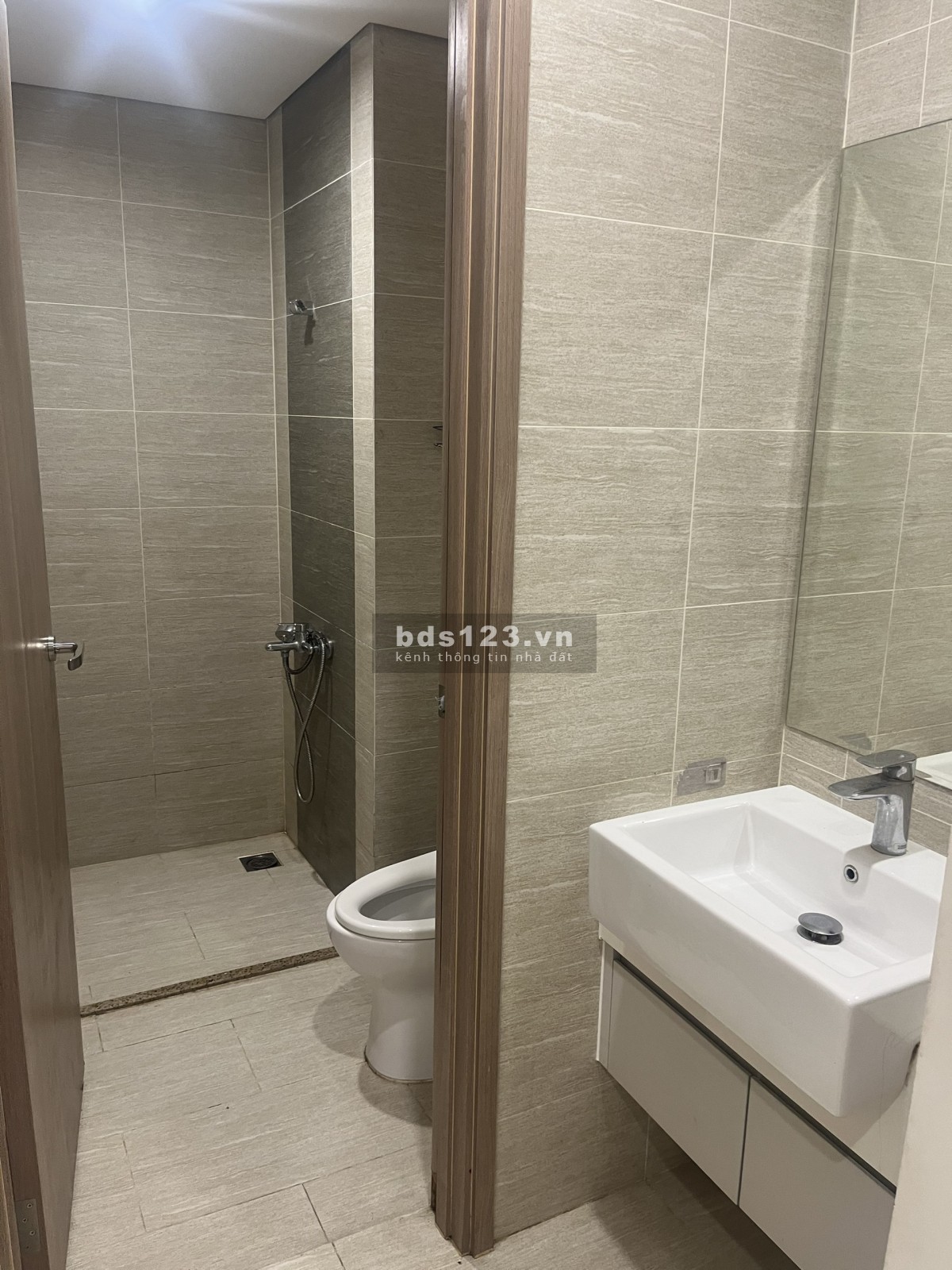 Cần cho thuê 2PN2WC 55m đồ cơ bản 10,5tr/th SA3 Vinhomes Smart City