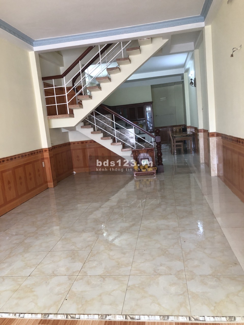 Nhà mặt tiền 1 trệt 2 lầu, 4pn. Kinh doanh mọi ngành nghề, sẵn điện 3 pha