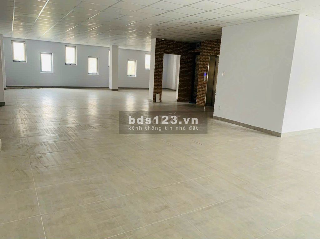 Tòa nhà cực rộng, đã setup sẵn cho văn phòng công ty